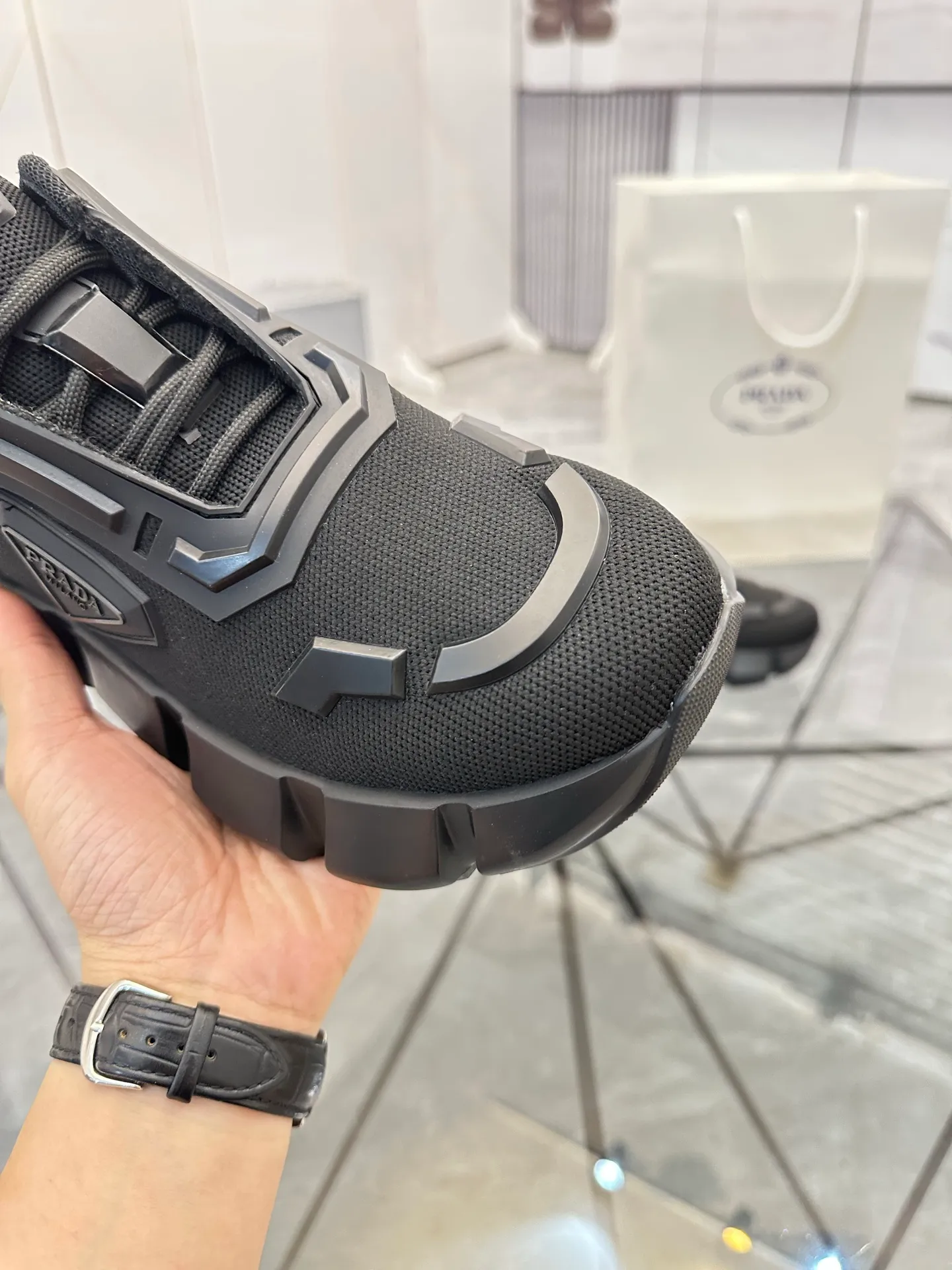 Men's shoes for sale 💰: 💰P580¥ High-end top quality Product trademark: Prada *"Prada*" low-top casual shoes Regular size: 38-45 (can be customized to 46) Product materials: imported breathable fly weave upper, professional glue-making process, breathable lining, cowhide foot pads, original ultra-light foam outsole. No.: 001